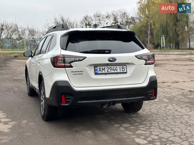 Белый Субару Аутбек, объемом двигателя 2.5 л и пробегом 95 тыс. км за 19850 $, фото 4 на Automoto.ua