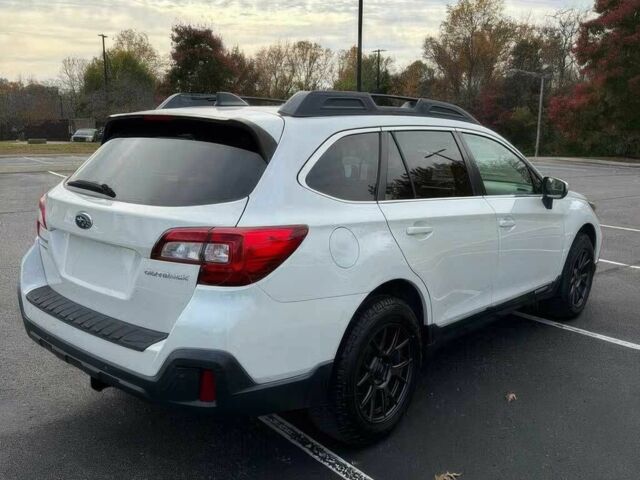 Белый Субару Аутбек, объемом двигателя 2.5 л и пробегом 45 тыс. км за 15000 $, фото 6 на Automoto.ua