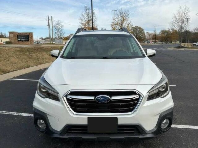 Белый Субару Аутбек, объемом двигателя 2.5 л и пробегом 45 тыс. км за 15000 $, фото 1 на Automoto.ua