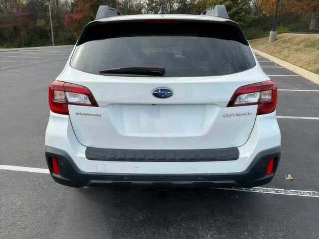 Белый Субару Аутбек, объемом двигателя 2.5 л и пробегом 45 тыс. км за 15000 $, фото 5 на Automoto.ua