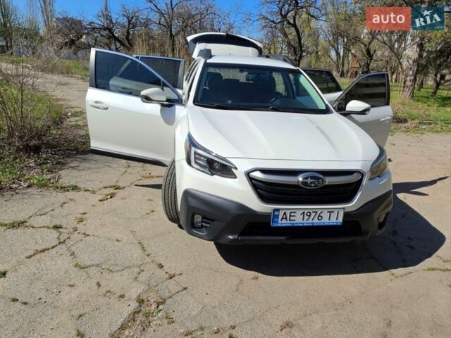 Белый Субару Аутбек, объемом двигателя 2.5 л и пробегом 95 тыс. км за 18600 $, фото 2 на Automoto.ua