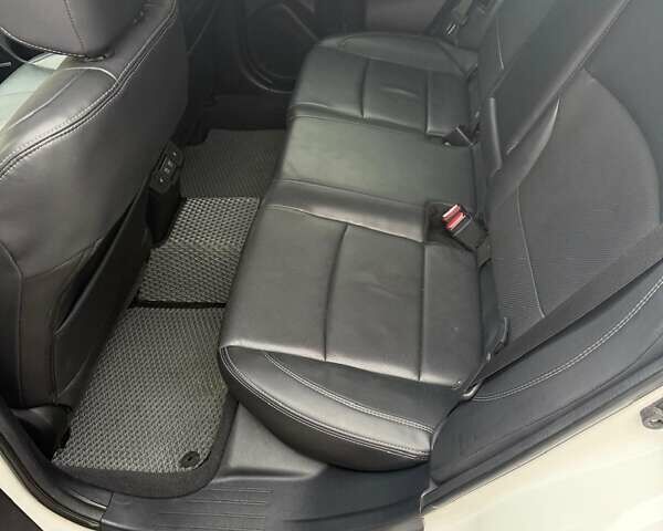 Белый Субару Аутбек, объемом двигателя 2.5 л и пробегом 65 тыс. км за 24000 $, фото 7 на Automoto.ua