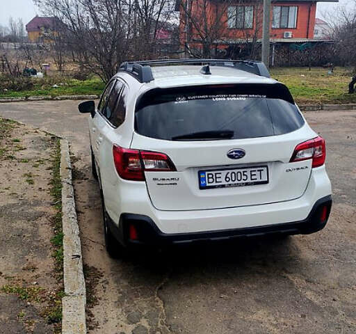 Белый Субару Аутбек, объемом двигателя 2.5 л и пробегом 50 тыс. км за 17800 $, фото 3 на Automoto.ua