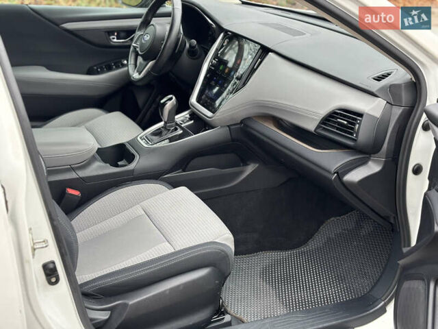 Белый Субару Аутбек, объемом двигателя 2.5 л и пробегом 95 тыс. км за 19850 $, фото 22 на Automoto.ua