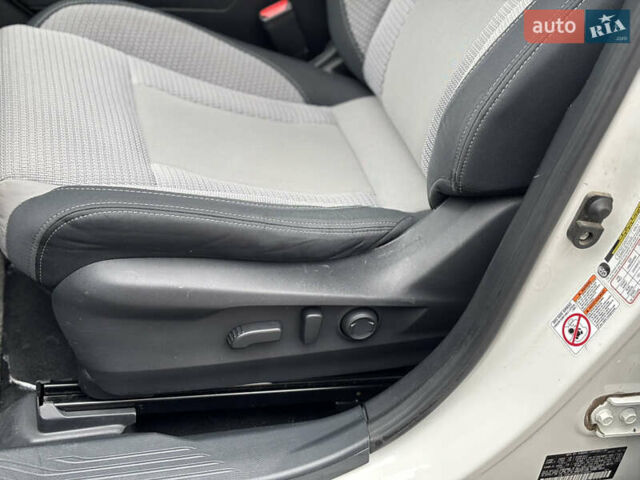 Белый Субару Аутбек, объемом двигателя 2.5 л и пробегом 95 тыс. км за 19850 $, фото 14 на Automoto.ua