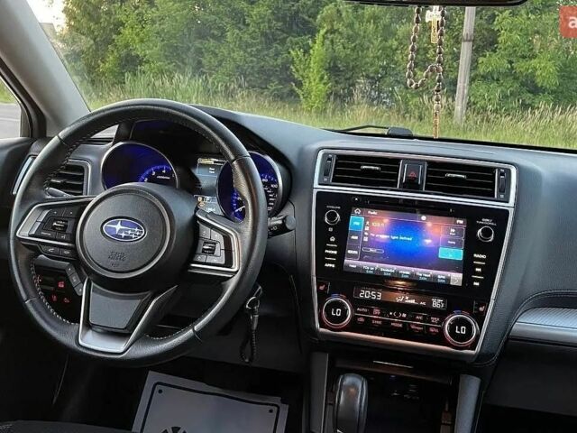 Белый Субару Аутбек, объемом двигателя 2.5 л и пробегом 48 тыс. км за 17000 $, фото 3 на Automoto.ua