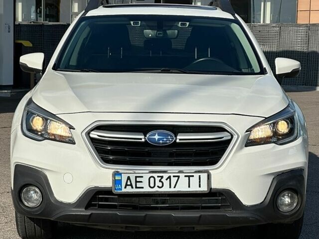 Белый Субару Аутбек, объемом двигателя 2.5 л и пробегом 123 тыс. км за 15900 $, фото 2 на Automoto.ua