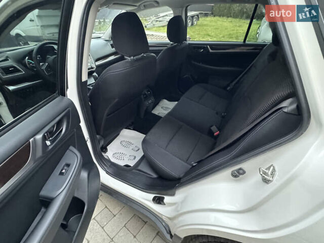 Белый Субару Аутбек, объемом двигателя 2.5 л и пробегом 60 тыс. км за 19800 $, фото 24 на Automoto.ua