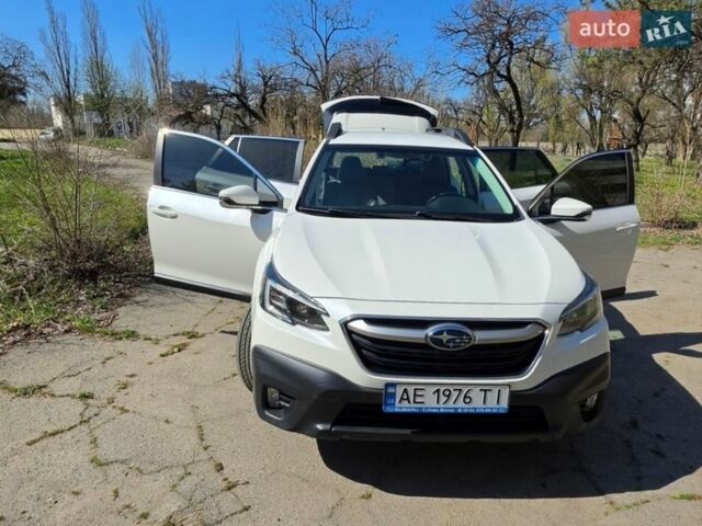 Белый Субару Аутбек, объемом двигателя 2.5 л и пробегом 95 тыс. км за 18600 $, фото 1 на Automoto.ua