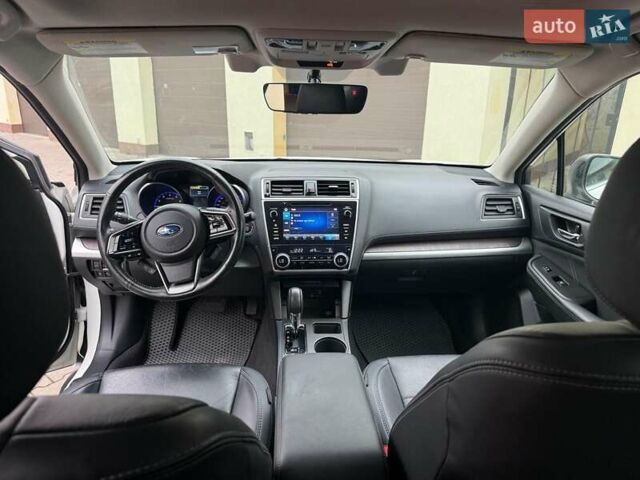 Белый Субару Аутбек, объемом двигателя 2.5 л и пробегом 65 тыс. км за 24000 $, фото 9 на Automoto.ua