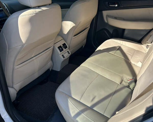 Белый Субару Аутбек, объемом двигателя 2.5 л и пробегом 65 тыс. км за 18900 $, фото 11 на Automoto.ua