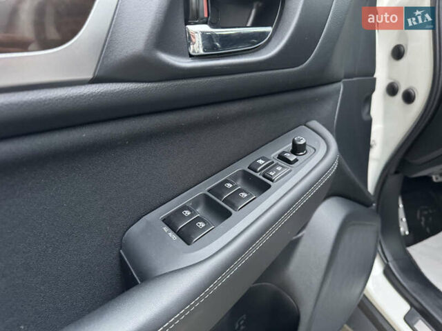 Белый Субару Аутбек, объемом двигателя 2.5 л и пробегом 60 тыс. км за 19800 $, фото 18 на Automoto.ua