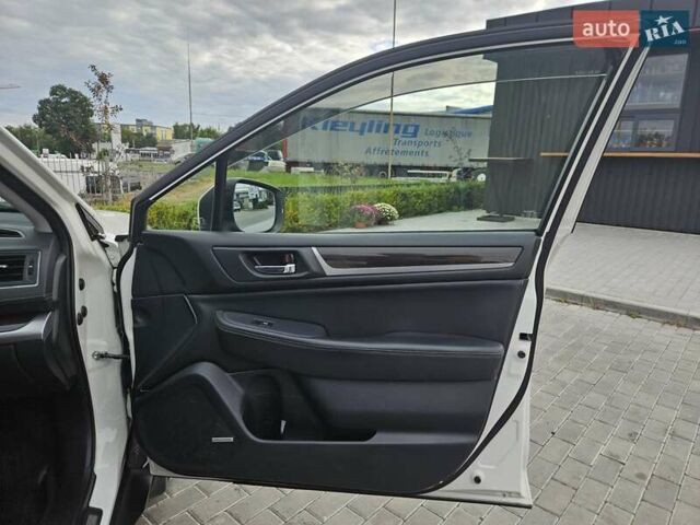 Белый Субару Аутбек, объемом двигателя 2.5 л и пробегом 92 тыс. км за 26000 $, фото 17 на Automoto.ua