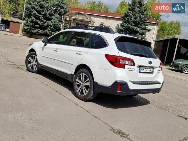 Белый Субару Аутбек, объемом двигателя 3.6 л и пробегом 102 тыс. км за 18000 $, фото 4 на Automoto.ua