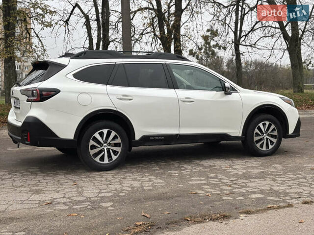 Белый Субару Аутбек, объемом двигателя 2.5 л и пробегом 95 тыс. км за 19850 $, фото 6 на Automoto.ua