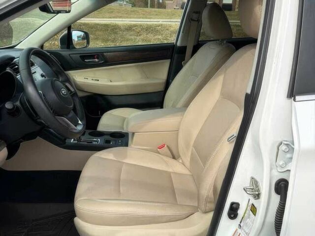 Белый Субару Аутбек, объемом двигателя 2.5 л и пробегом 45 тыс. км за 15000 $, фото 11 на Automoto.ua