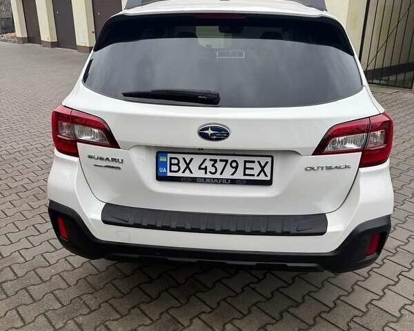 Белый Субару Аутбек, объемом двигателя 2.5 л и пробегом 65 тыс. км за 24000 $, фото 3 на Automoto.ua