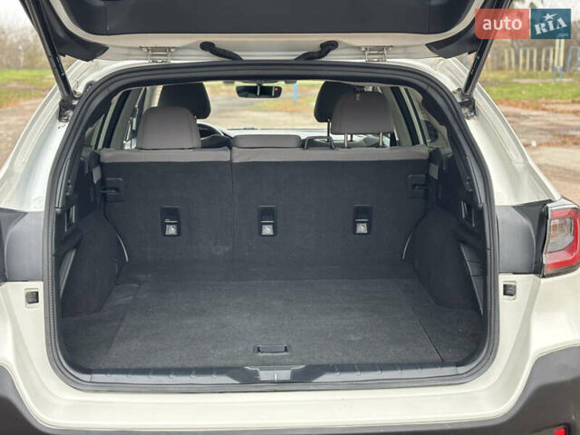 Белый Субару Аутбек, объемом двигателя 2.5 л и пробегом 95 тыс. км за 19850 $, фото 19 на Automoto.ua