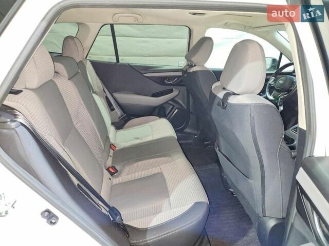 Белый Субару Аутбек, объемом двигателя 2.5 л и пробегом 46 тыс. км за 4500 $, фото 9 на Automoto.ua