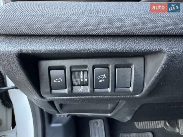 Білий Субару Аутбек, об'ємом двигуна 2.5 л та пробігом 40 тис. км за 19900 $, фото 20 на Automoto.ua