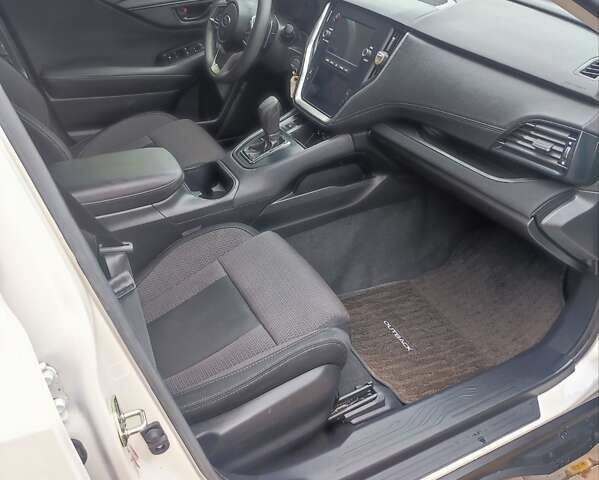 Білий Субару Аутбек, об'ємом двигуна 2.5 л та пробігом 14 тис. км за 20300 $, фото 4 на Automoto.ua