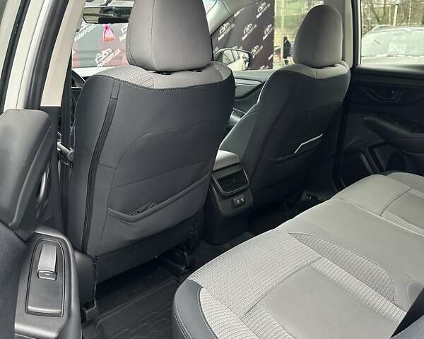 Білий Субару Аутбек, об'ємом двигуна 2.5 л та пробігом 40 тис. км за 21900 $, фото 18 на Automoto.ua