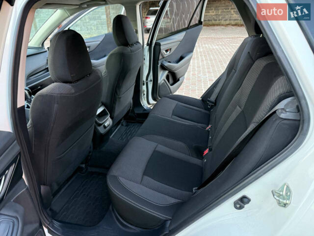 Білий Субару Аутбек, об'ємом двигуна 2.5 л та пробігом 84 тис. км за 22400 $, фото 19 на Automoto.ua