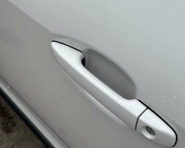 Білий Субару Аутбек, об'ємом двигуна 2.5 л та пробігом 40 тис. км за 21900 $, фото 7 на Automoto.ua