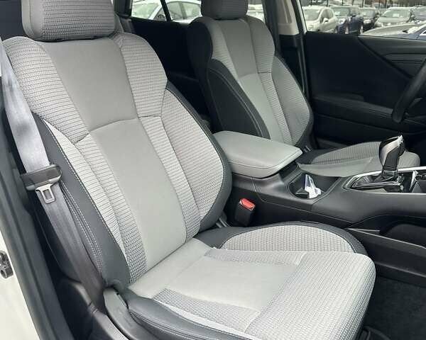 Білий Субару Аутбек, об'ємом двигуна 2.5 л та пробігом 40 тис. км за 21900 $, фото 41 на Automoto.ua