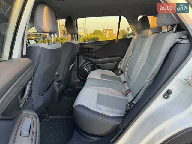 Білий Субару Аутбек, об'ємом двигуна 2.5 л та пробігом 40 тис. км за 19900 $, фото 13 на Automoto.ua