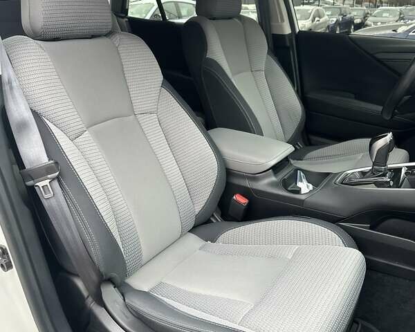 Білий Субару Аутбек, об'ємом двигуна 2.5 л та пробігом 40 тис. км за 21900 $, фото 41 на Automoto.ua