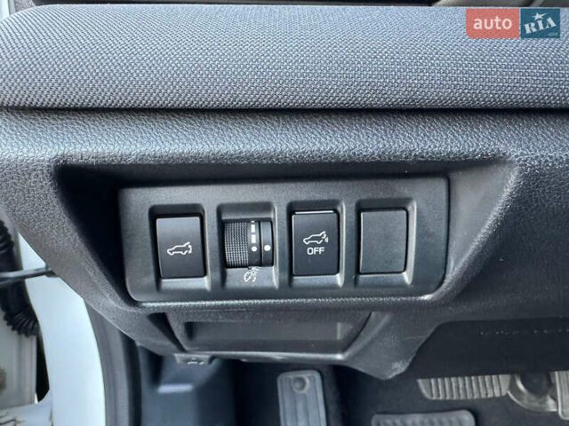 Білий Субару Аутбек, об'ємом двигуна 2.5 л та пробігом 40 тис. км за 21000 $, фото 1 на Automoto.ua