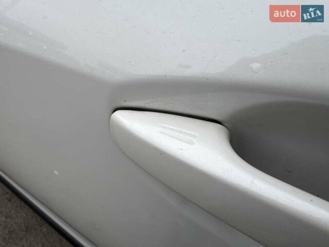 Білий Субару Аутбек, об'ємом двигуна 2.39 л та пробігом 70 тис. км за 26500 $, фото 16 на Automoto.ua