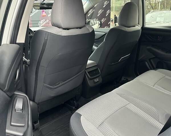 Білий Субару Аутбек, об'ємом двигуна 2.5 л та пробігом 40 тис. км за 21900 $, фото 24 на Automoto.ua