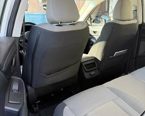 Білий Субару Аутбек, об'ємом двигуна 2.5 л та пробігом 40 тис. км за 20900 $, фото 23 на Automoto.ua