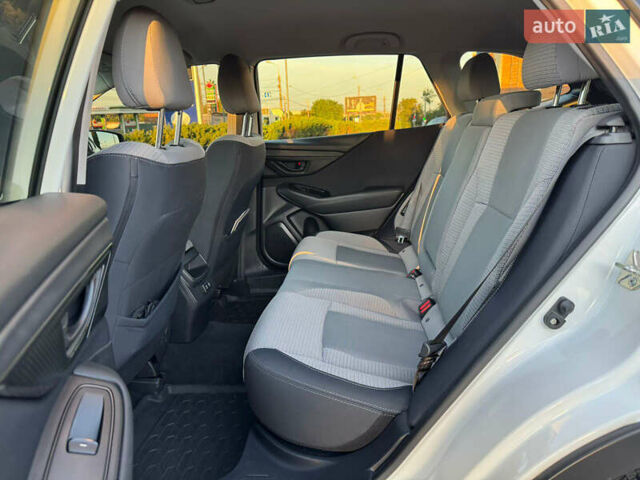 Білий Субару Аутбек, об'ємом двигуна 2.5 л та пробігом 40 тис. км за 21000 $, фото 7 на Automoto.ua