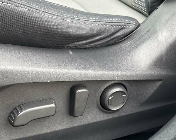 Білий Субару Аутбек, об'ємом двигуна 2.5 л та пробігом 40 тис. км за 21900 $, фото 32 на Automoto.ua