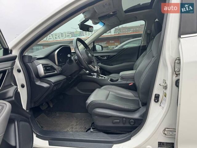 Білий Субару Аутбек, об'ємом двигуна 2.39 л та пробігом 70 тис. км за 26500 $, фото 7 на Automoto.ua