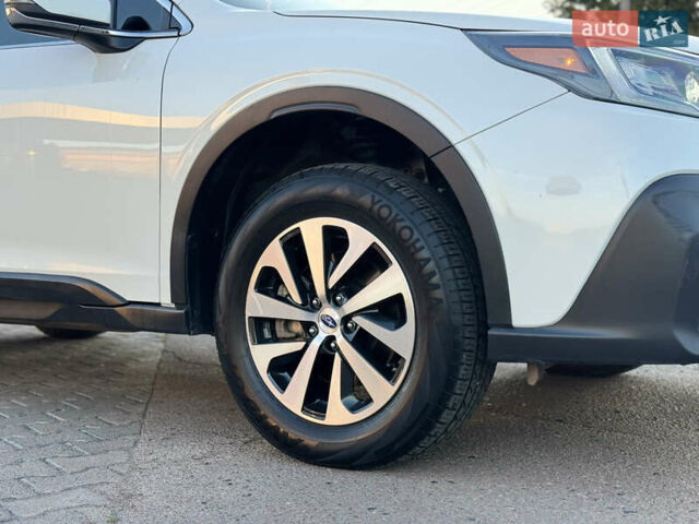 Білий Субару Аутбек, об'ємом двигуна 2.5 л та пробігом 40 тис. км за 19900 $, фото 8 на Automoto.ua