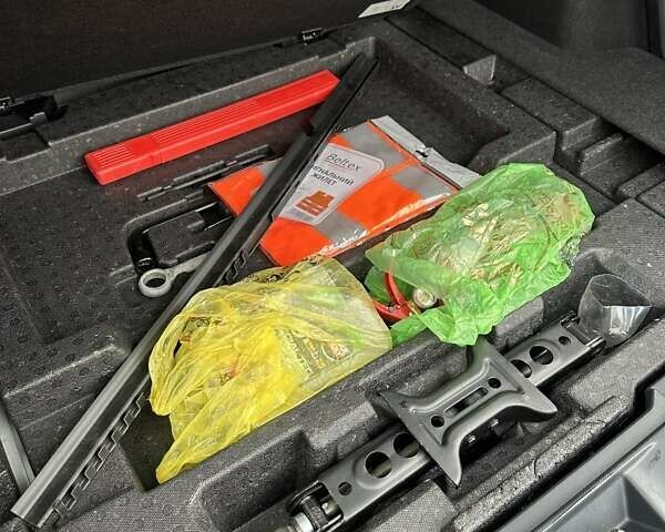 Білий Субару Аутбек, об'ємом двигуна 2.5 л та пробігом 40 тис. км за 21900 $, фото 15 на Automoto.ua