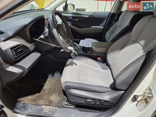 Белый Субару Аутбек, объемом двигателя 2.5 л и пробегом 46 тыс. км за 4500 $, фото 6 на Automoto.ua