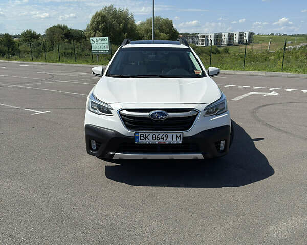 Белый Субару Аутбек, объемом двигателя 2.5 л и пробегом 50 тыс. км за 23200 $, фото 4 на Automoto.ua