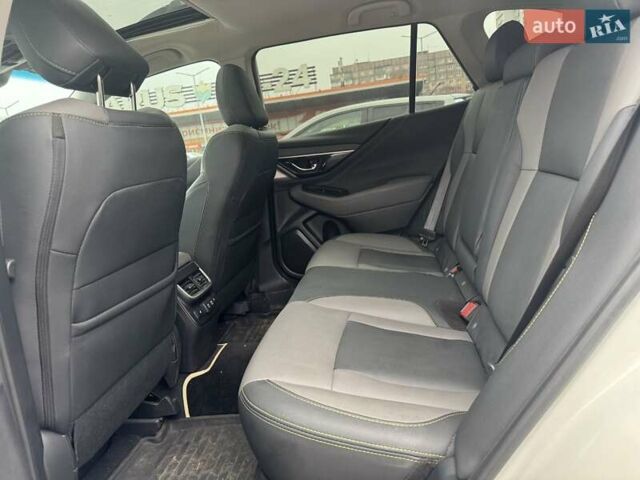 Білий Субару Аутбек, об'ємом двигуна 2.39 л та пробігом 70 тис. км за 26500 $, фото 13 на Automoto.ua