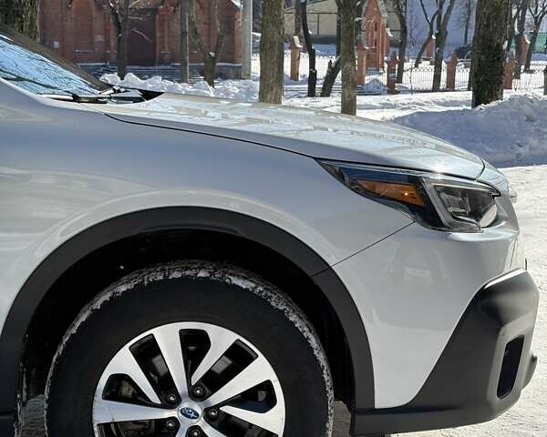 Білий Субару Аутбек, об'ємом двигуна 2.5 л та пробігом 40 тис. км за 20900 $, фото 3 на Automoto.ua