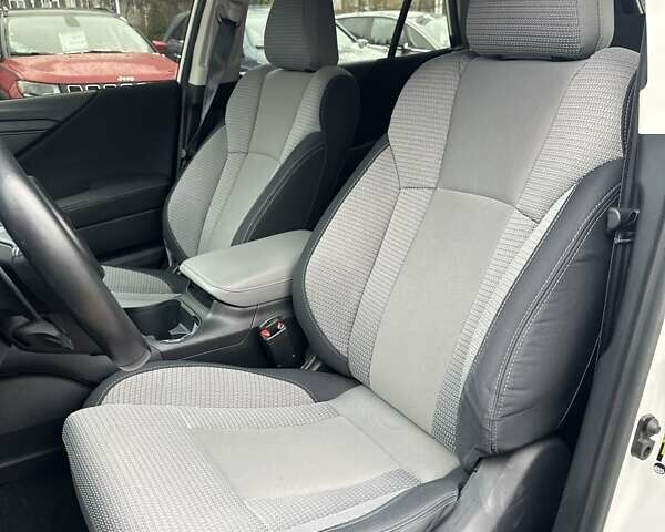 Білий Субару Аутбек, об'ємом двигуна 2.5 л та пробігом 40 тис. км за 21900 $, фото 17 на Automoto.ua