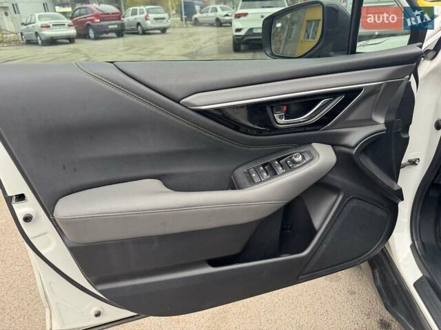 Білий Субару Аутбек, об'ємом двигуна 2.39 л та пробігом 70 тис. км за 26500 $, фото 6 на Automoto.ua