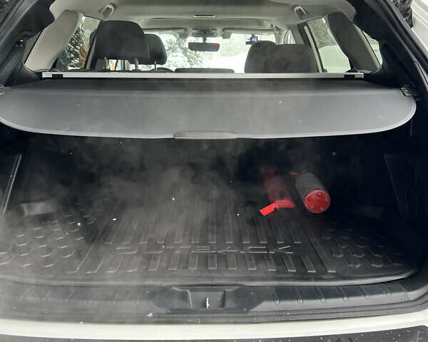 Білий Субару Аутбек, об'ємом двигуна 2.39 л та пробігом 47 тис. км за 27500 $, фото 10 на Automoto.ua