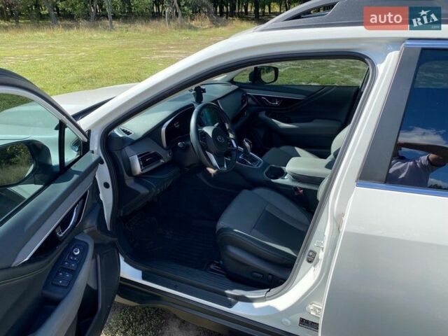 Белый Субару Аутбек, объемом двигателя 2.39 л и пробегом 36 тыс. км за 23300 $, фото 4 на Automoto.ua