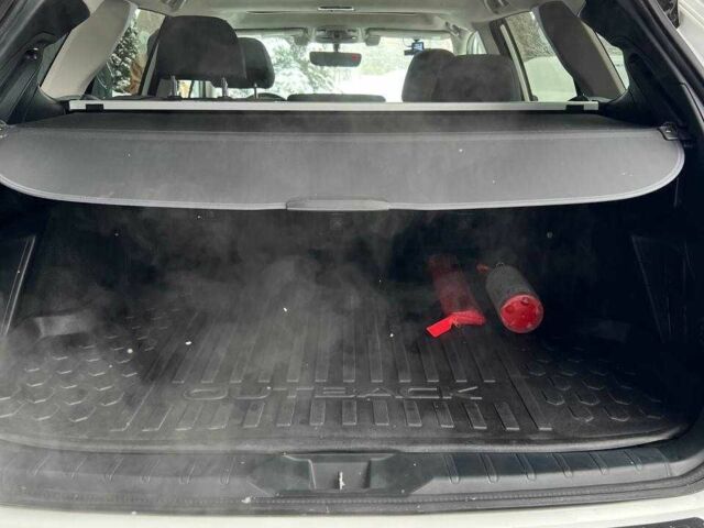 Белый Субару Аутбек, объемом двигателя 2.4 л и пробегом 47 тыс. км за 27500 $, фото 8 на Automoto.ua