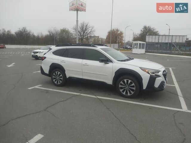 Белый Субару Аутбек, объемом двигателя 2.5 л и пробегом 40 тыс. км за 24500 $, фото 3 на Automoto.ua